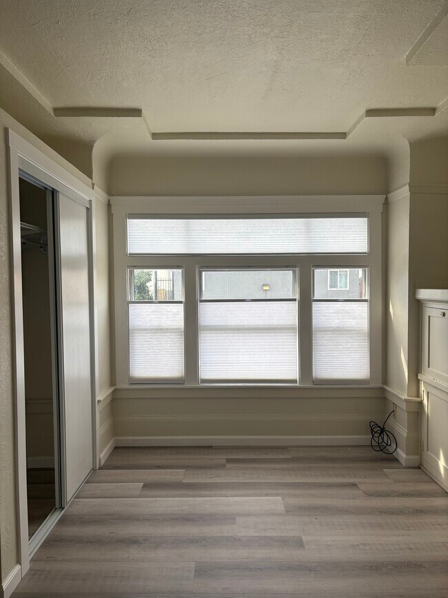 Building Photo - 242 16th St