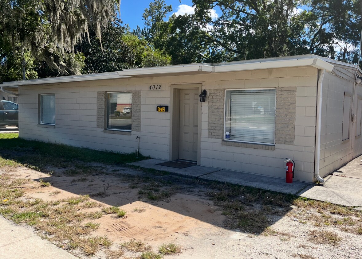 Frente - 4012 Emerson St