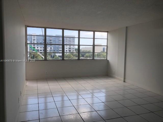 Foto principal - 2025 NE 164th St