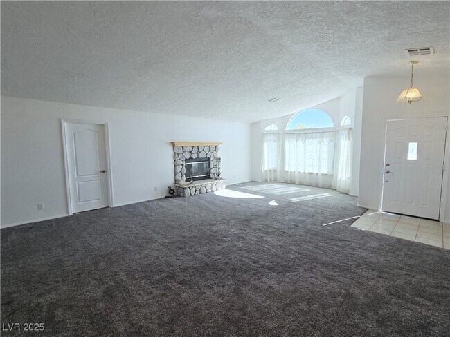 Building Photo - 250 S E Comstock Cir