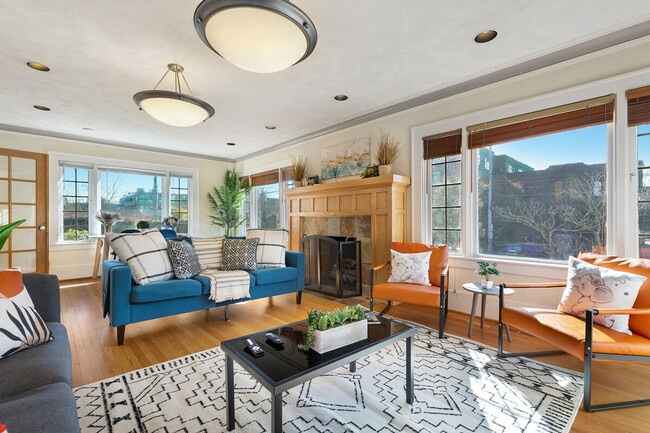 Building Photo - 710 10th Ave E