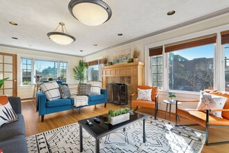 Building Photo - 1005 E Roy St