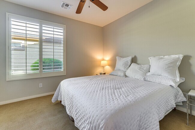 Foto del edificio - 17716 W Cedarwood Ln