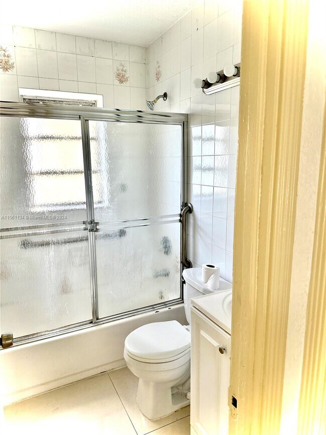 Foto del edificio - 3034 SW 7th St