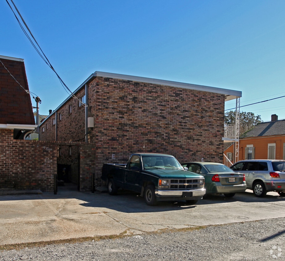 Building Photo - 3501-3511 Royal St