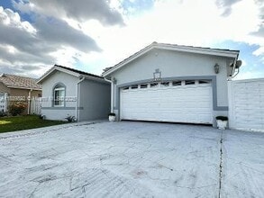 Building Photo - 1040 SW 142nd Ave
