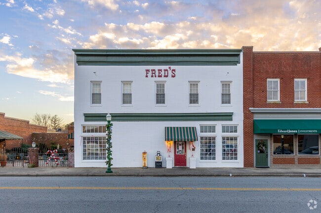 Dine on mouthwatering dishes at Fred's Restaurant in Franklin's historic downtown.