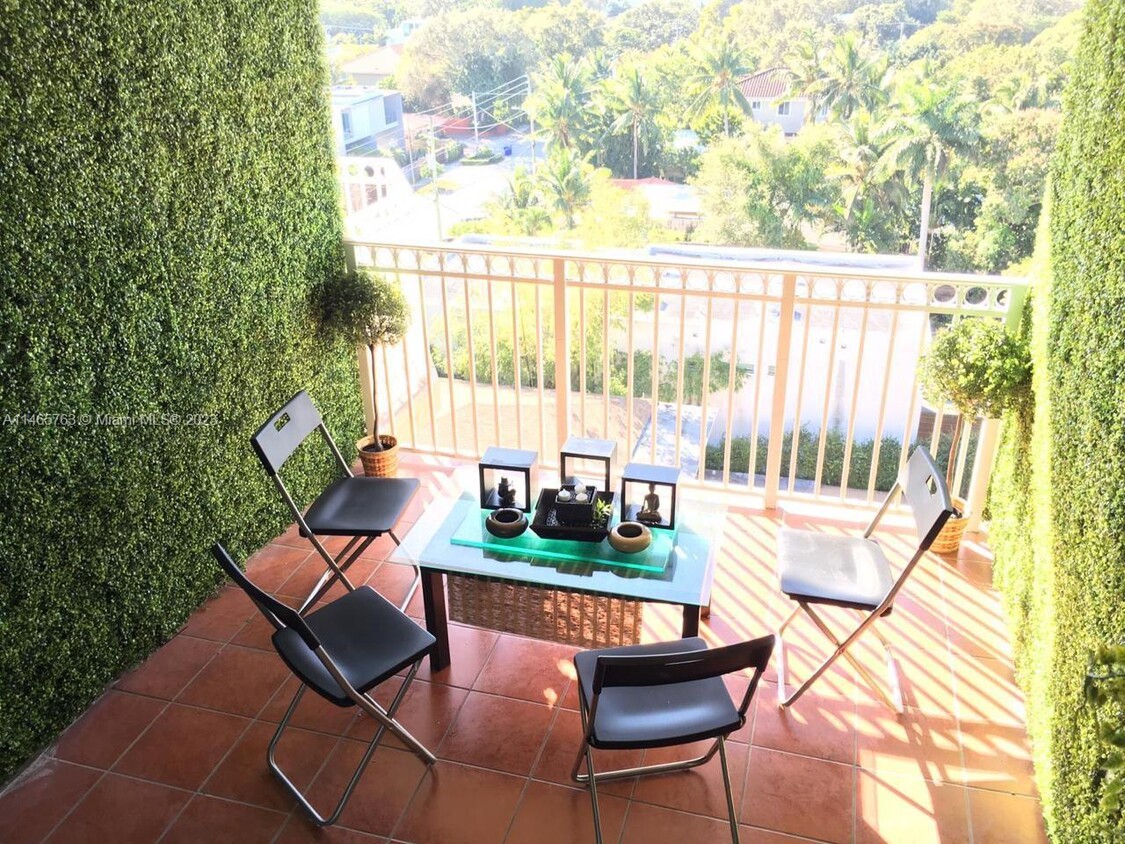 Primary Photo - 1650 Coral Way