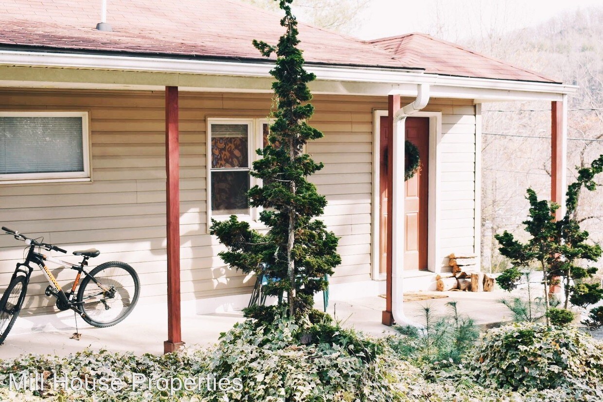 180 Stadium View Dr, Cullowhee, NC 28723 Room for Rent in Cullowhee, NC