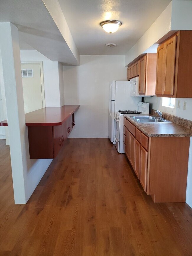 48 W Church St Unit Apt 1, Mascoutah, IL 62258 Room for Rent in