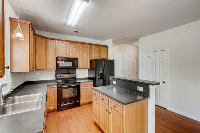 Foto del edificio - 215 Harrowfield Heights