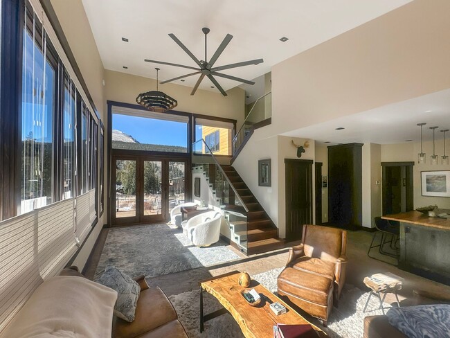 Building Photo - 3 Bed, home with views of Quandary Peak, Hot Tub, Flexible lease terms!