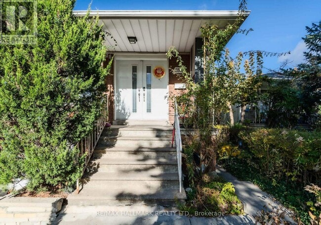 Building Photo - 188 Upper Canada Dr