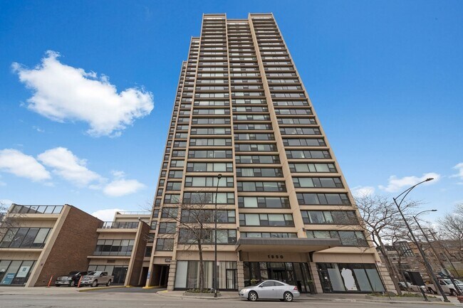 Building Photo - 1850 N Clark St