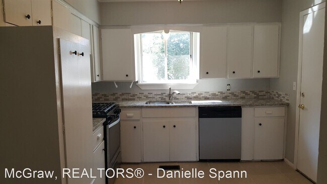 Building Photo - 3 br, 1 bath House - 617 E Fort Worth Pl