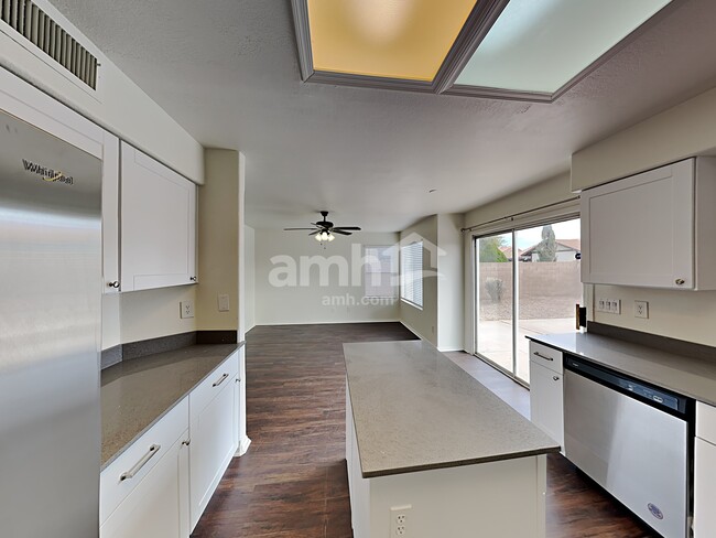 Foto del edificio - 8621 W Windsor Ave