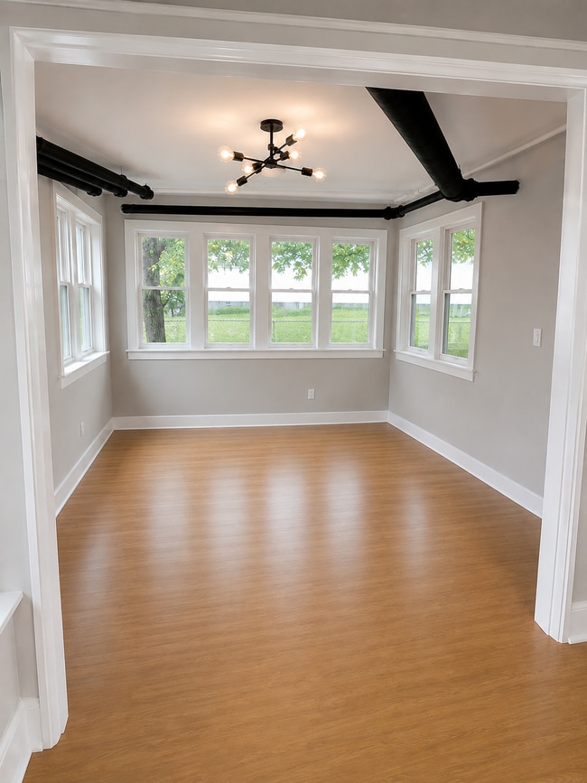 Building Photo - 305 Memorial Dr
