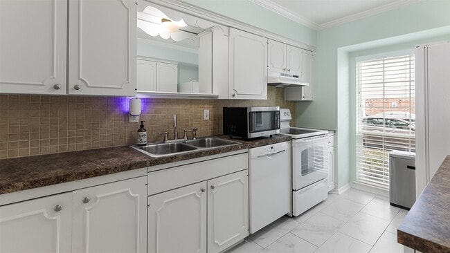 Foto del edificio - 2107 Lander Ln