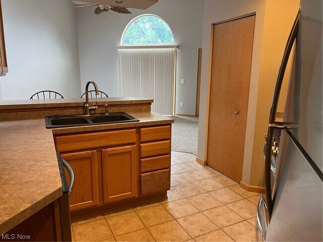 Building Photo - 243 S Linden Ct