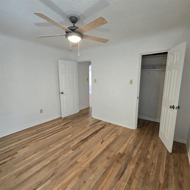 Building Photo - peace home 21