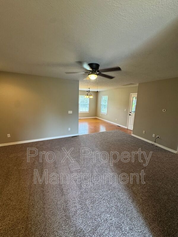 Foto del edificio - 740 E Gallup Hill Rd