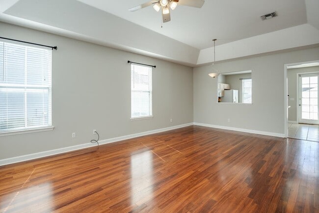 Foto del edificio - 3570 Four Oaks Blvd