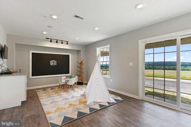 Building Photo - 332 Avon Dr