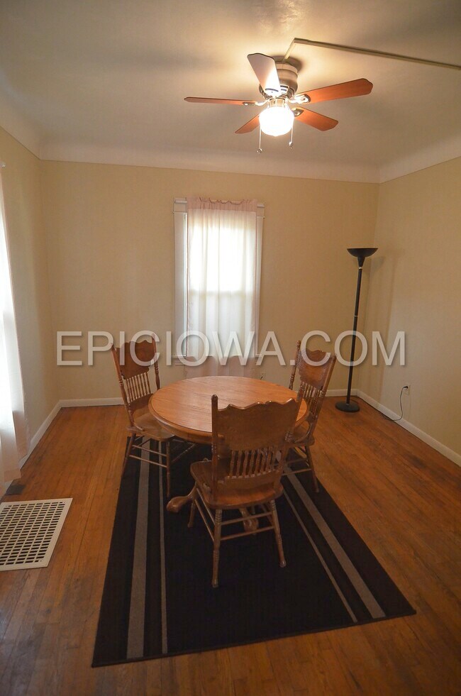 Foto del edificio - 818 10th Ave SW