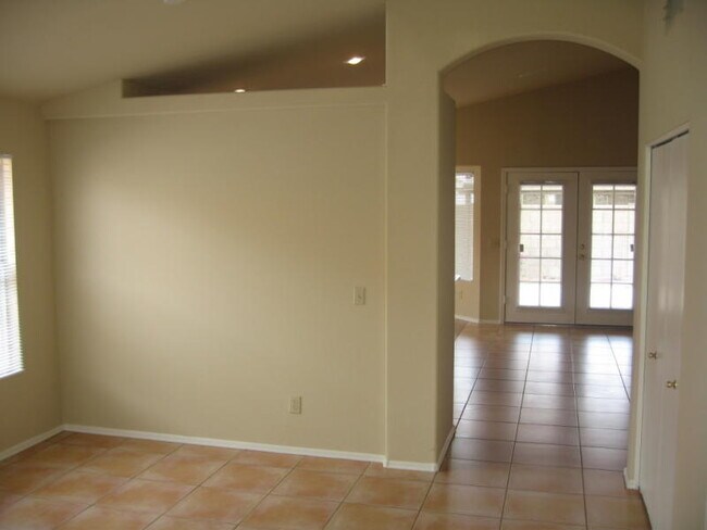 Foto del edificio - Gilbert 3Bd/2Bth + Den Single Story Home - Landscaping Included