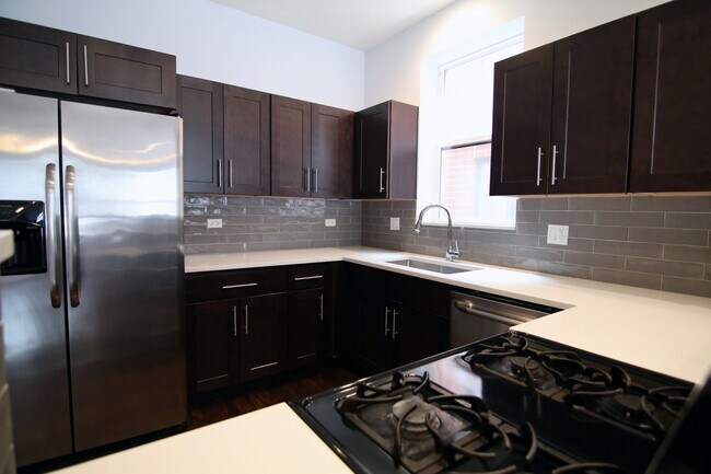 Foto del edificio - 504 S Oakley Blvd
