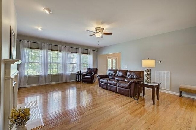 Photo - 1304 Fenner Ct House