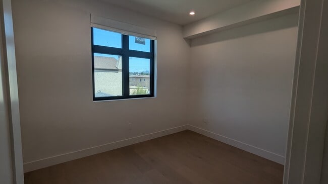 Building Photo - 3846 Bentley Ave