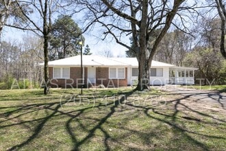 Building Photo - 1733 Shannon Rd