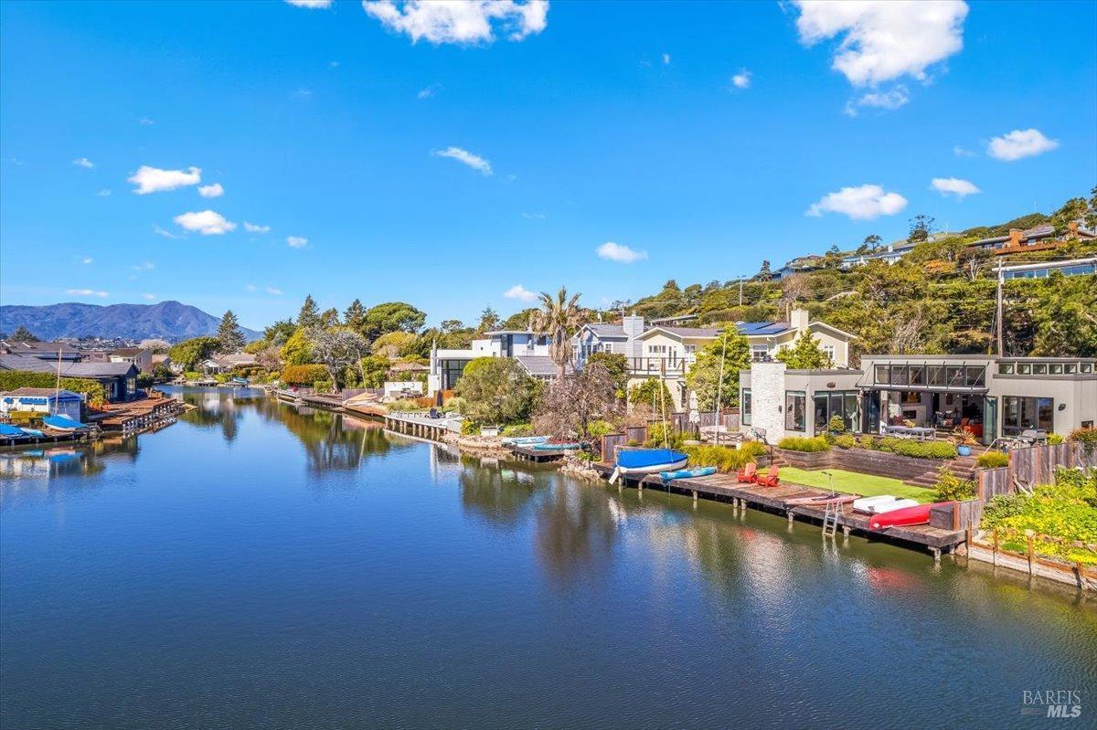 Primary Photo - 20 Lagoon Rd