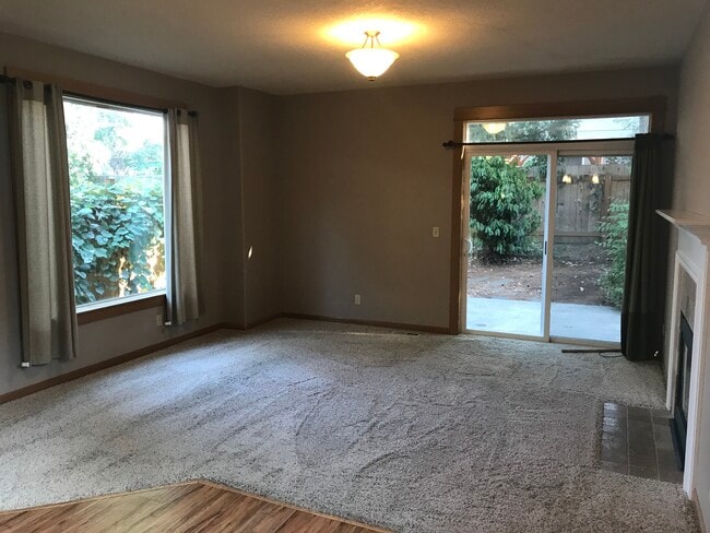 Foto del edificio - 3832 NE Roselawn St