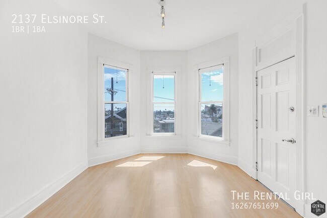 Building Photo - Stunning Victorian Hilltop Triplex | Sunny...
