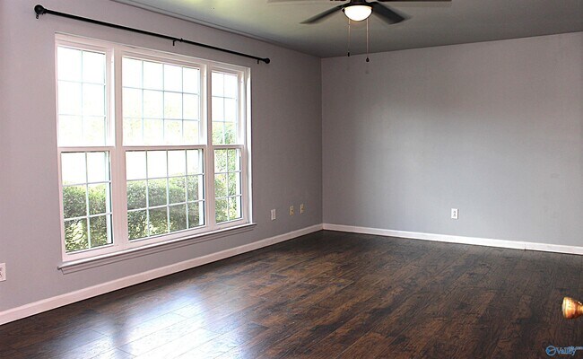 Foto del edificio - 351 Waters Edge Ln