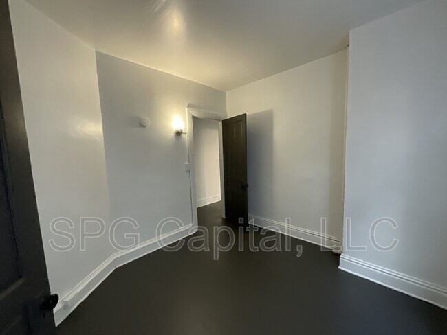 Foto del edificio - 1042 W Market St