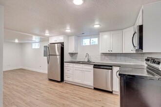 Building Photo - 690 600 W