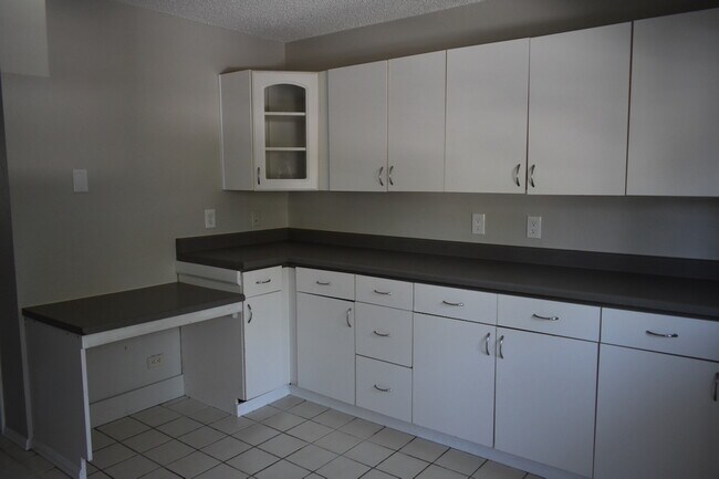 Foto del edificio - 9330 E Girard Ave