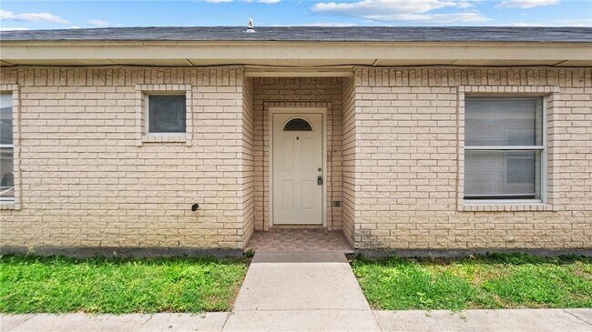 Building Photo - 2013 Agua Fina Ave