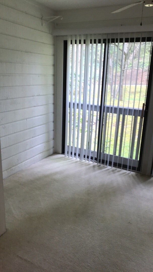 Building Photo - Laurel Park Condo for rent!