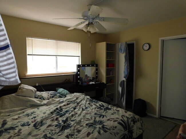 Foto del edificio - UT condo for lease