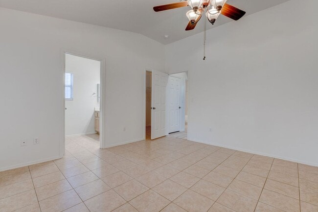 Foto del edificio - Beautiful 2 Bedroom Home Backing to Greenbelt