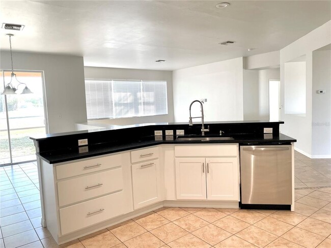 Building Photo - 17298 Vagabond Cir