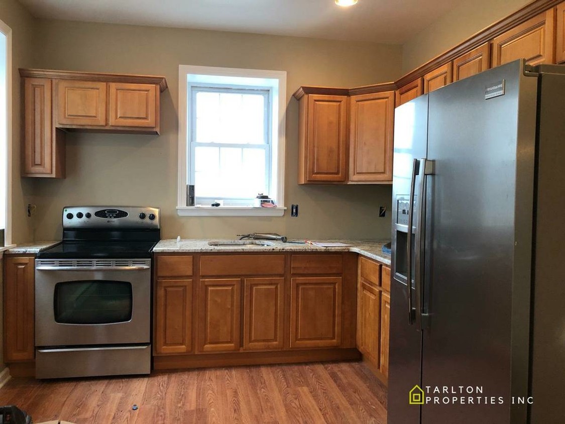 Primary Photo - 349 E Armat St