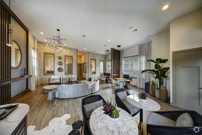 Interior Photo - 33 West