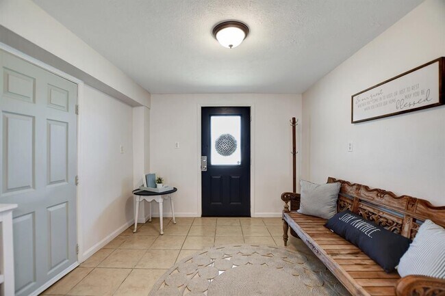 Building Photo - 104 Tarpon St
