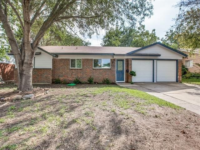 Building Photo - 301 NW Wintercrest Rd