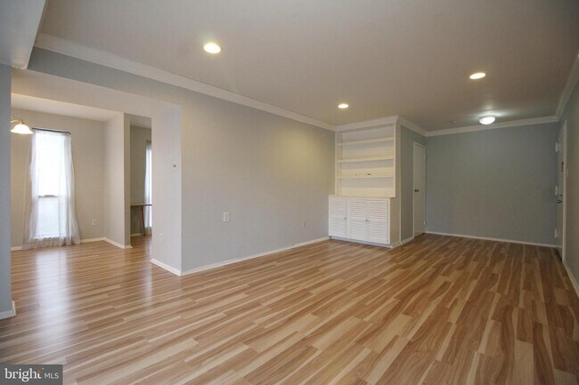 Building Photo - 2032 Royal Fern Ct